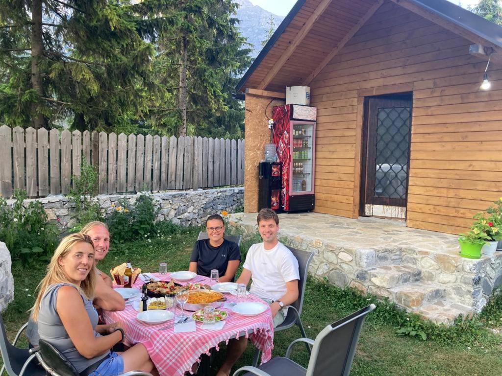 Bujtina Arturi Hotell Valbone Eksteriør bilde